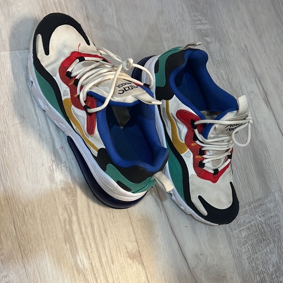 Nike Air Max 270 React GS Size
US/5Y Running Shoes... - Picture 4 of 6